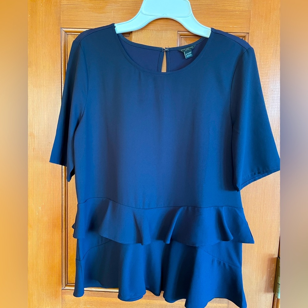 EUC Ann Taylor Navy Blue Short sleeve Top. Size XXSP